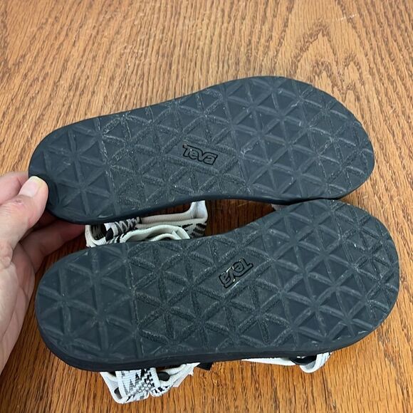 Teva Midform Universal Hallon B&W Sport Sandals with Geometric Straps Size 6 - Picture 5 of 5